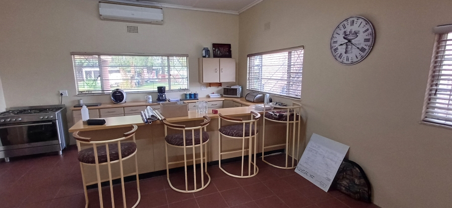 7 Bedroom Property for Sale in Harpington A H North West